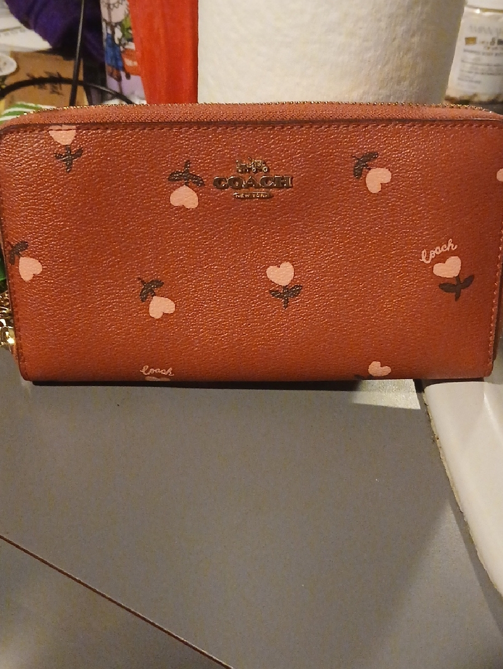 Coach

Accordion Zip Wallet With Heart Floral Print NWOT